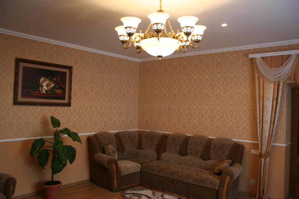Villa Ruben Kamjanets-Podilskyj Exteriör bild